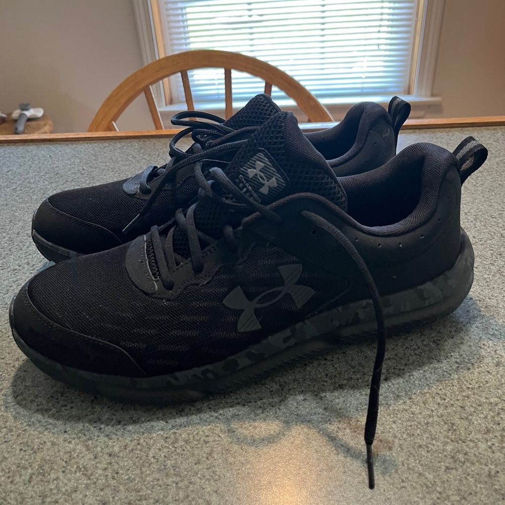 Under Armour Men's Black Athletic Sneakers